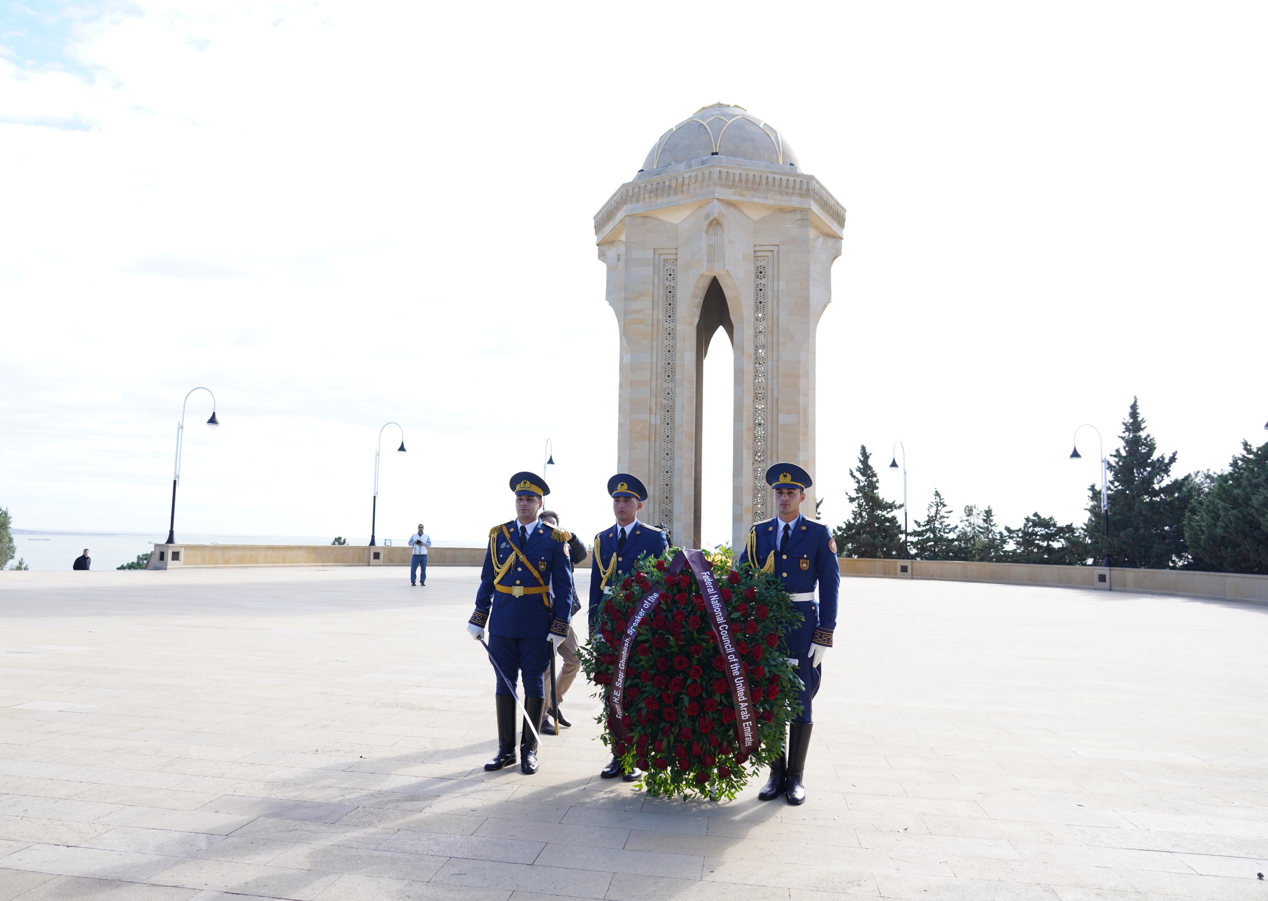 Birləşmiş Ərəb Əmirlikləri Federal Milli Şurasının sədri  Fəxri xiyabanı və Şəhidlər xiyabanını ziyarət edib