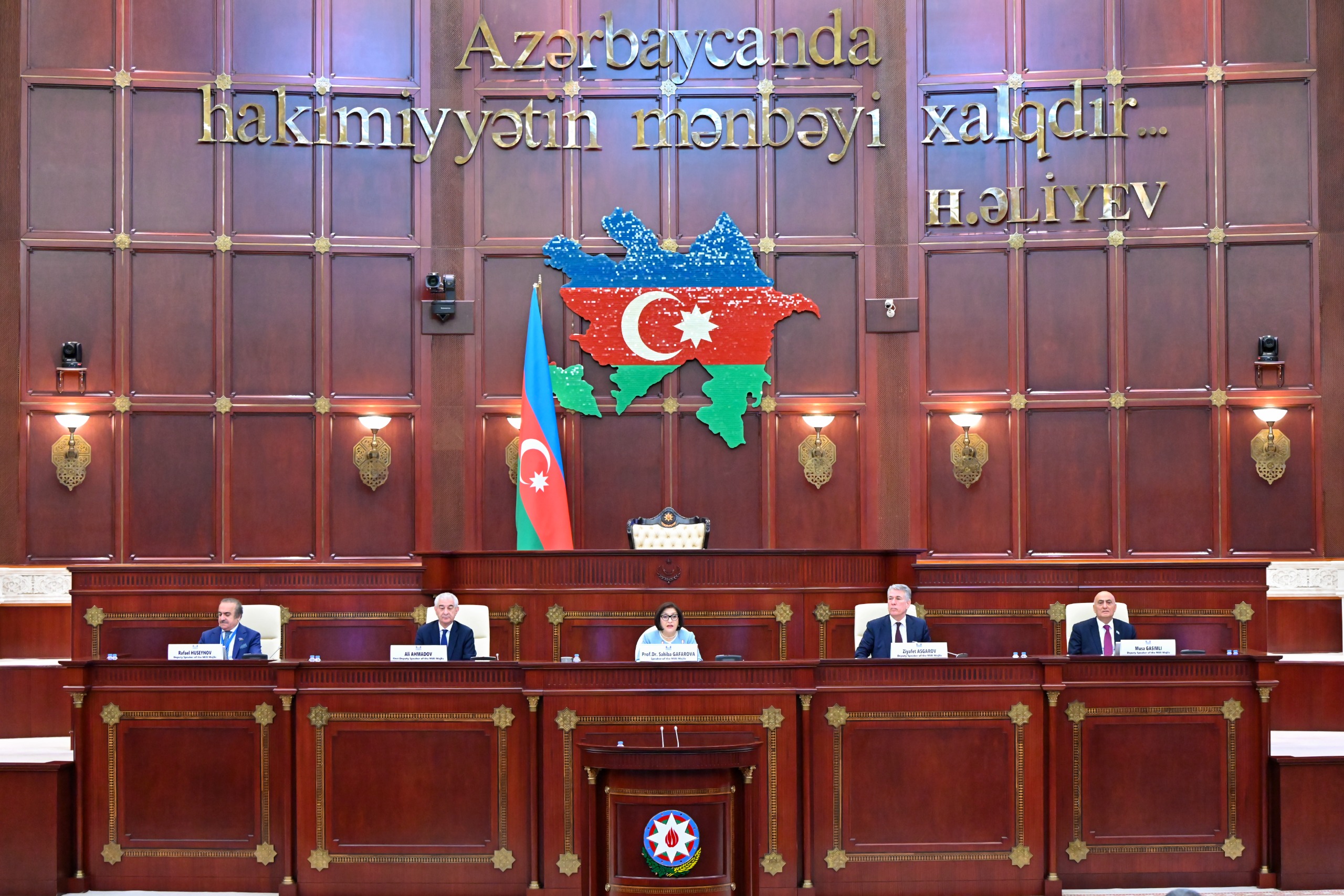 Milli Məclisdə “Parlamentarizm: ənənələr və perspektivlər” mövzusunda Beynəlxalq Parlament Konfransı keçirilib Milli Məclisdə “Parlamentarizm: ənənələr və perspektivlər” mövzusunda Beynəlxalq Parlament Konfransı keçirilib