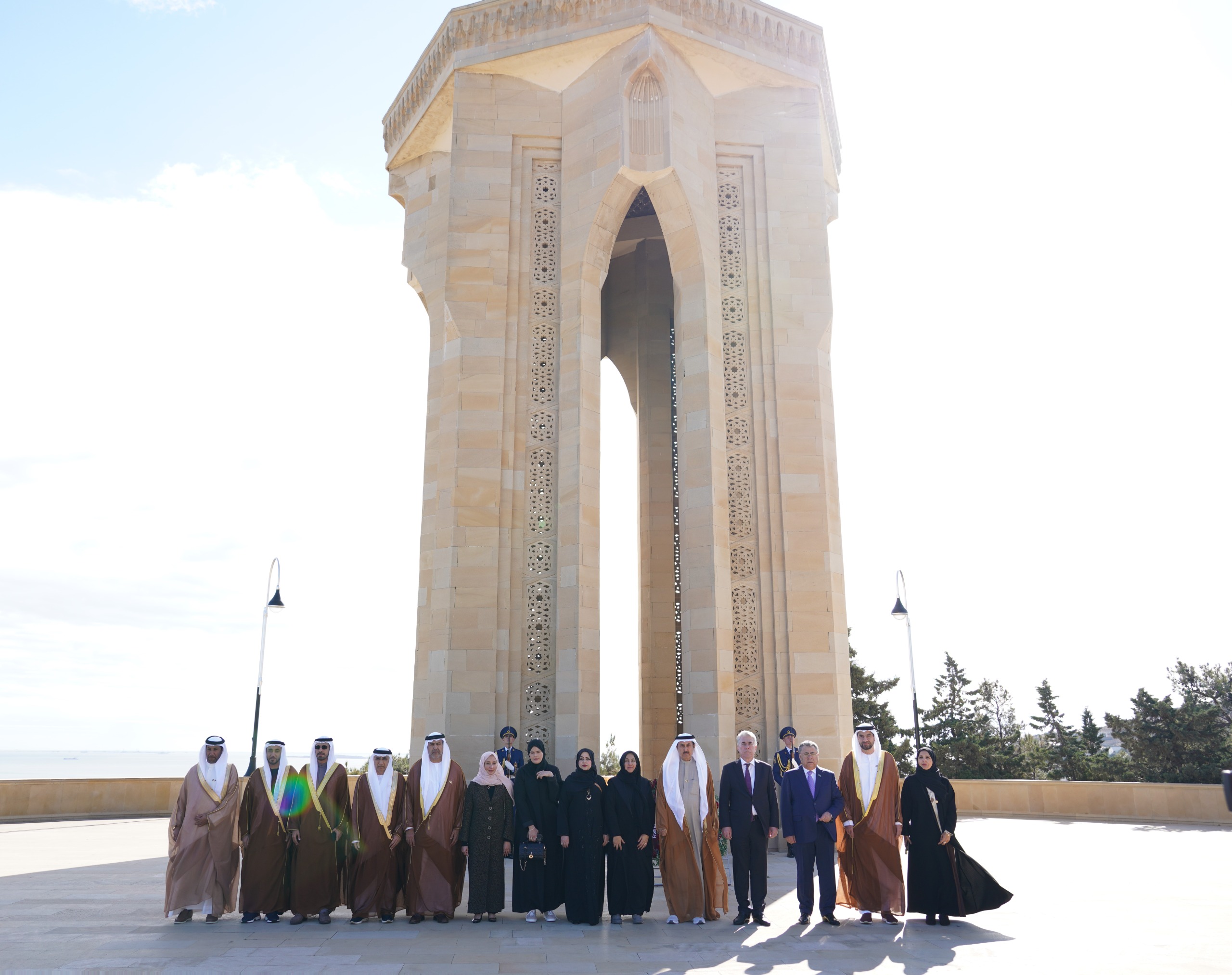 Birləşmiş Ərəb Əmirlikləri Federal Milli Şurasının sədri  Fəxri xiyabanı və Şəhidlər xiyabanını ziyarət edib