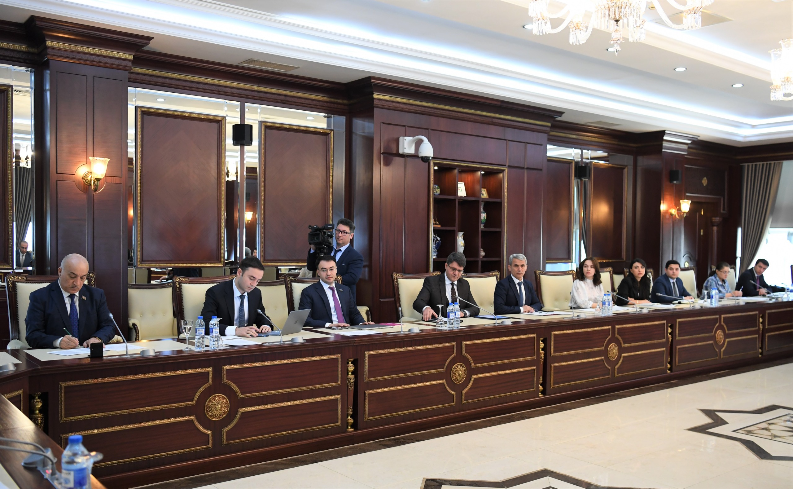 Hüquq siyasəti və dövlət quruculuğu komitəsinin iclasında Hüquq siyasəti və dövlət quruculuğu komitəsinin iclasında