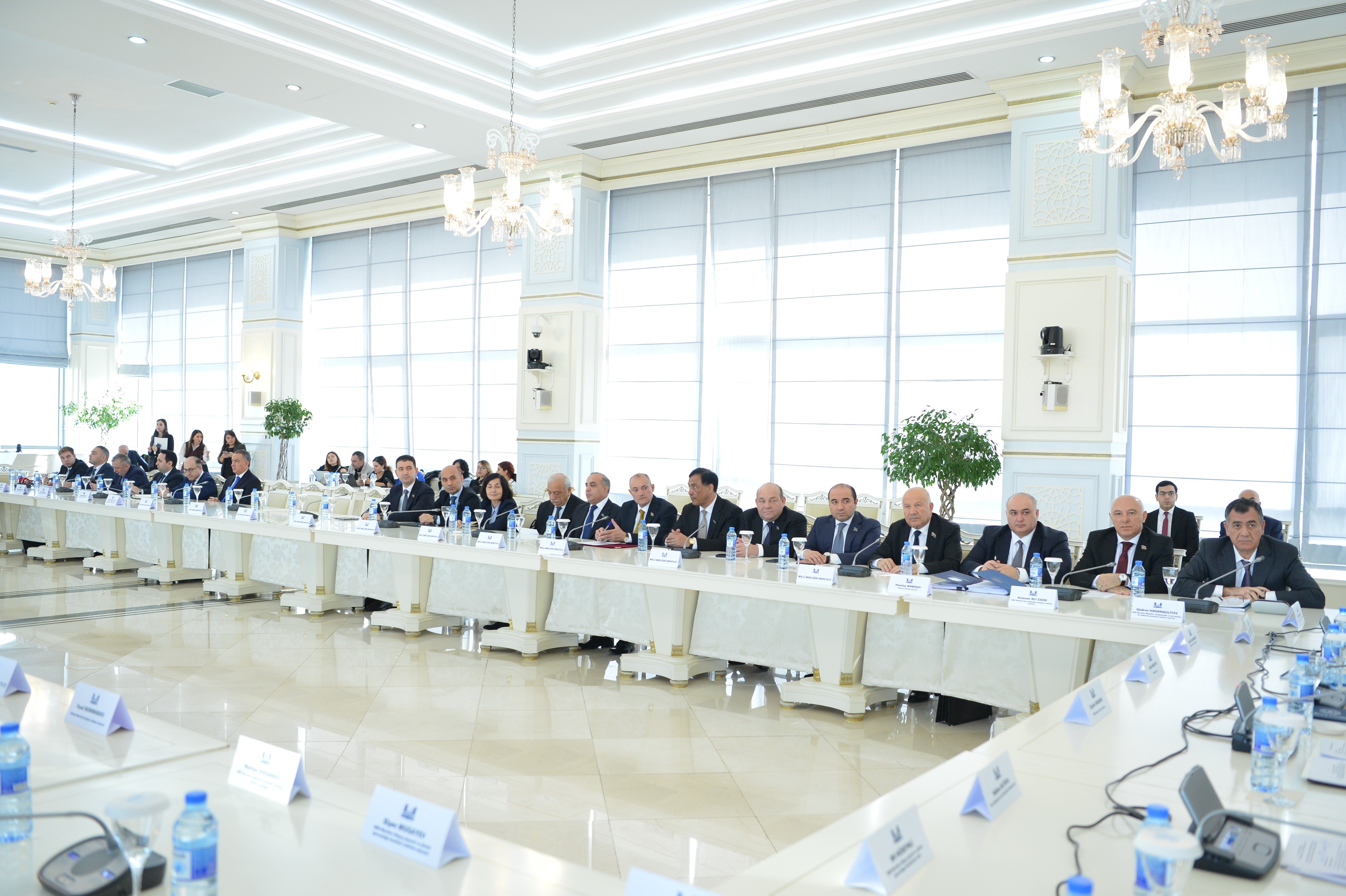 Parlamentin 4 komitəsinin birgə iclasında 2026-cı ilin dövlət büdcəsi haqqında qanun layihəsi müzakirə edilib