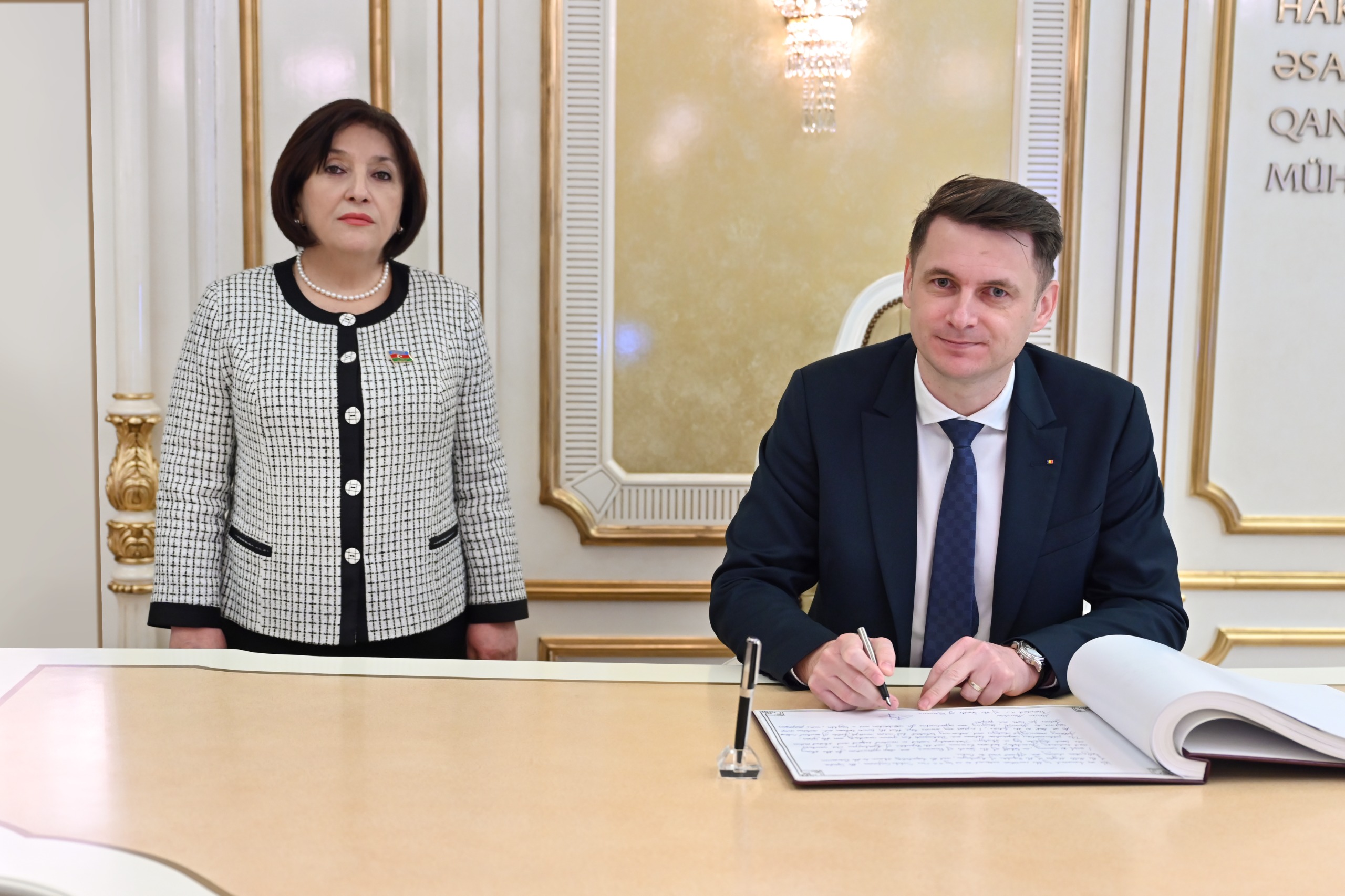 Milli Məclisin sədri Sahibə Qafarova Rumıniya Parlamenti Senatının nümayəndə heyəti ilə görüşüb Milli Məclisin sədri Sahibə Qafarova Rumıniya Parlamenti Senatının nümayəndə heyəti ilə görüşüb