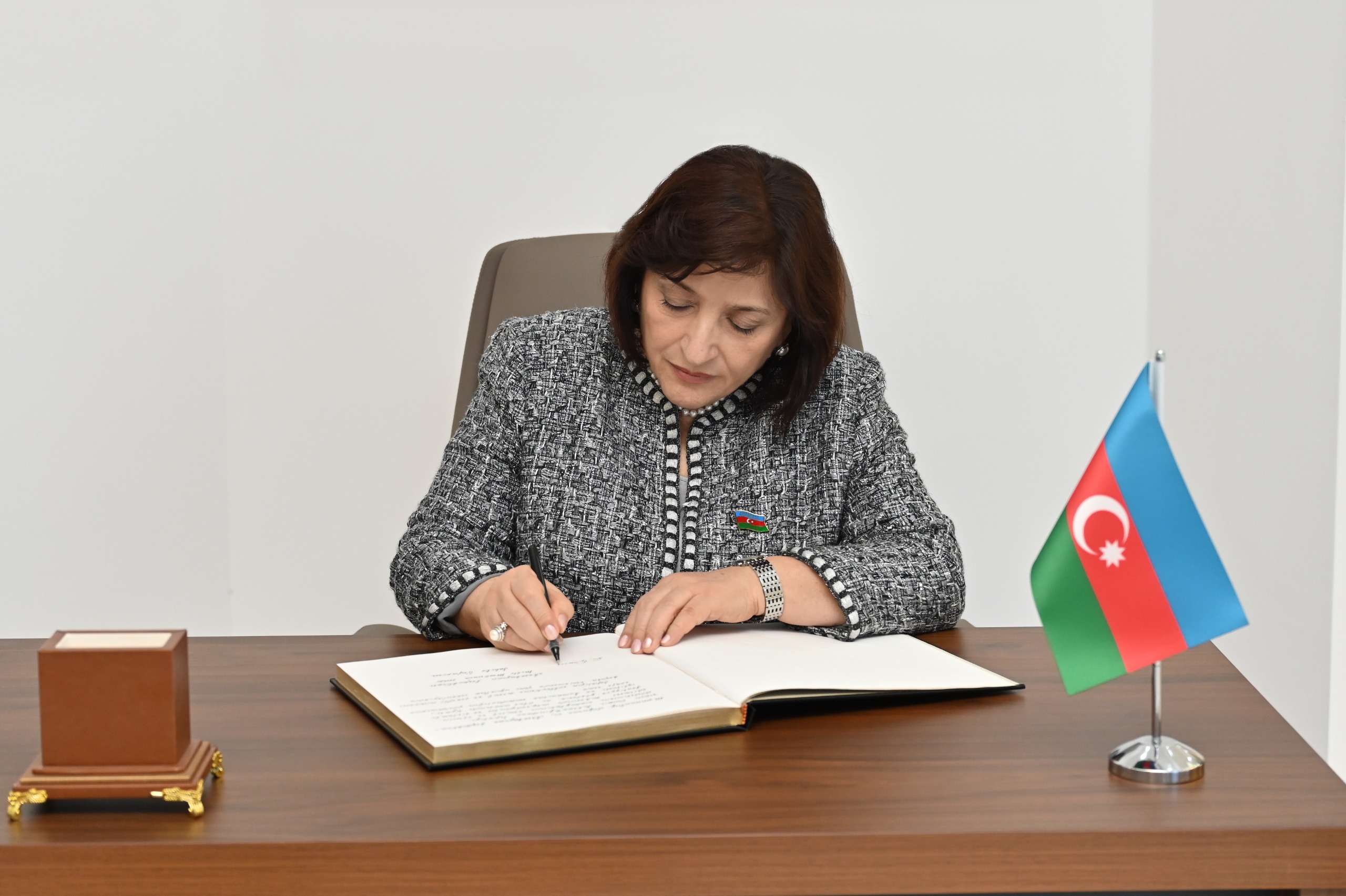 Parlament nümayəndə heyəti Azərbaycanın Oman Sultanlığındakı səfirliyində olub Parlament nümayəndə heyəti Azərbaycanın Oman Sultanlığındakı səfirliyində olub