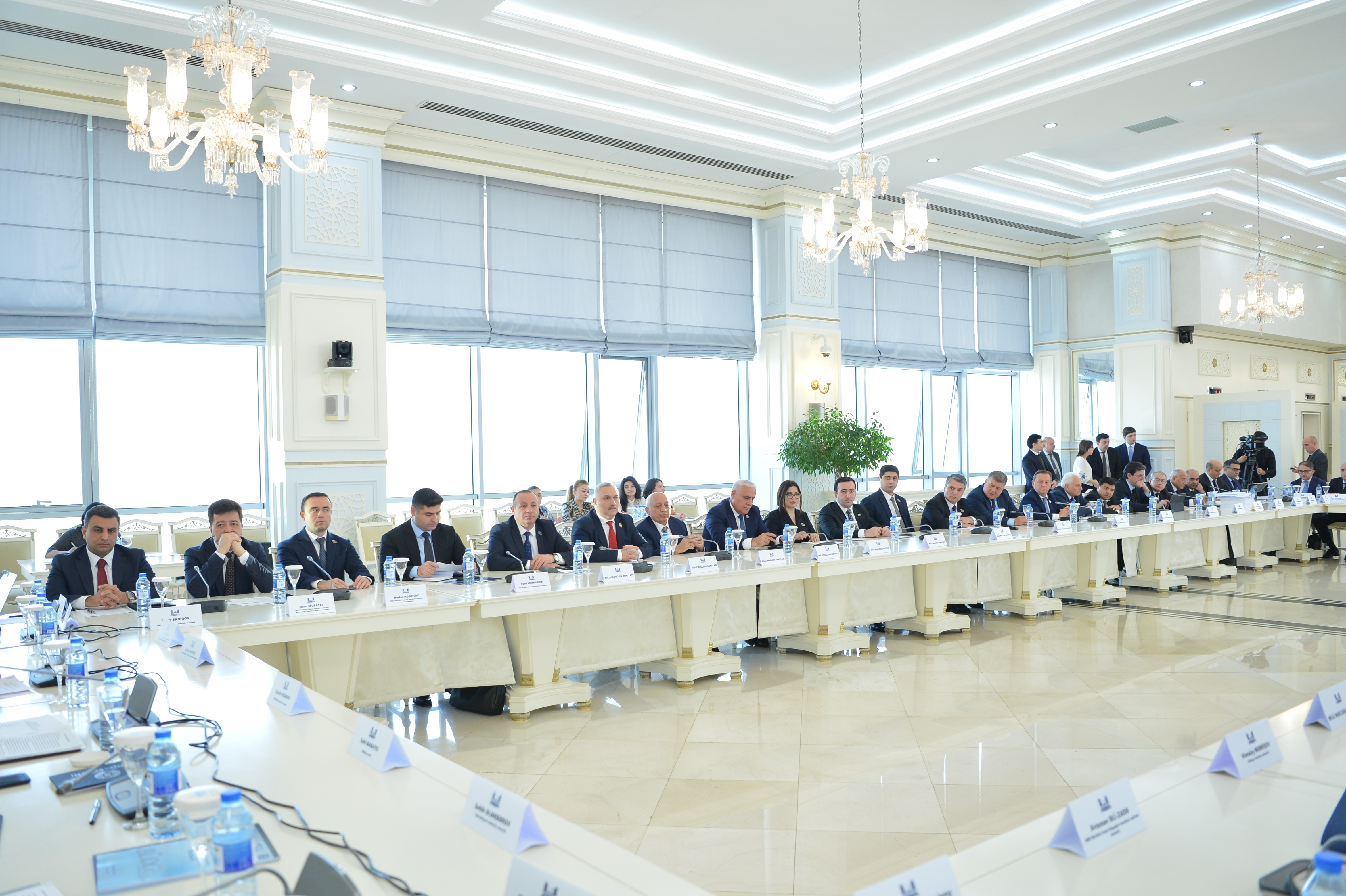 Parlamentin 4 komitəsinin birgə iclasında 2026-cı ilin dövlət büdcəsi haqqında qanun layihəsi müzakirə edilib