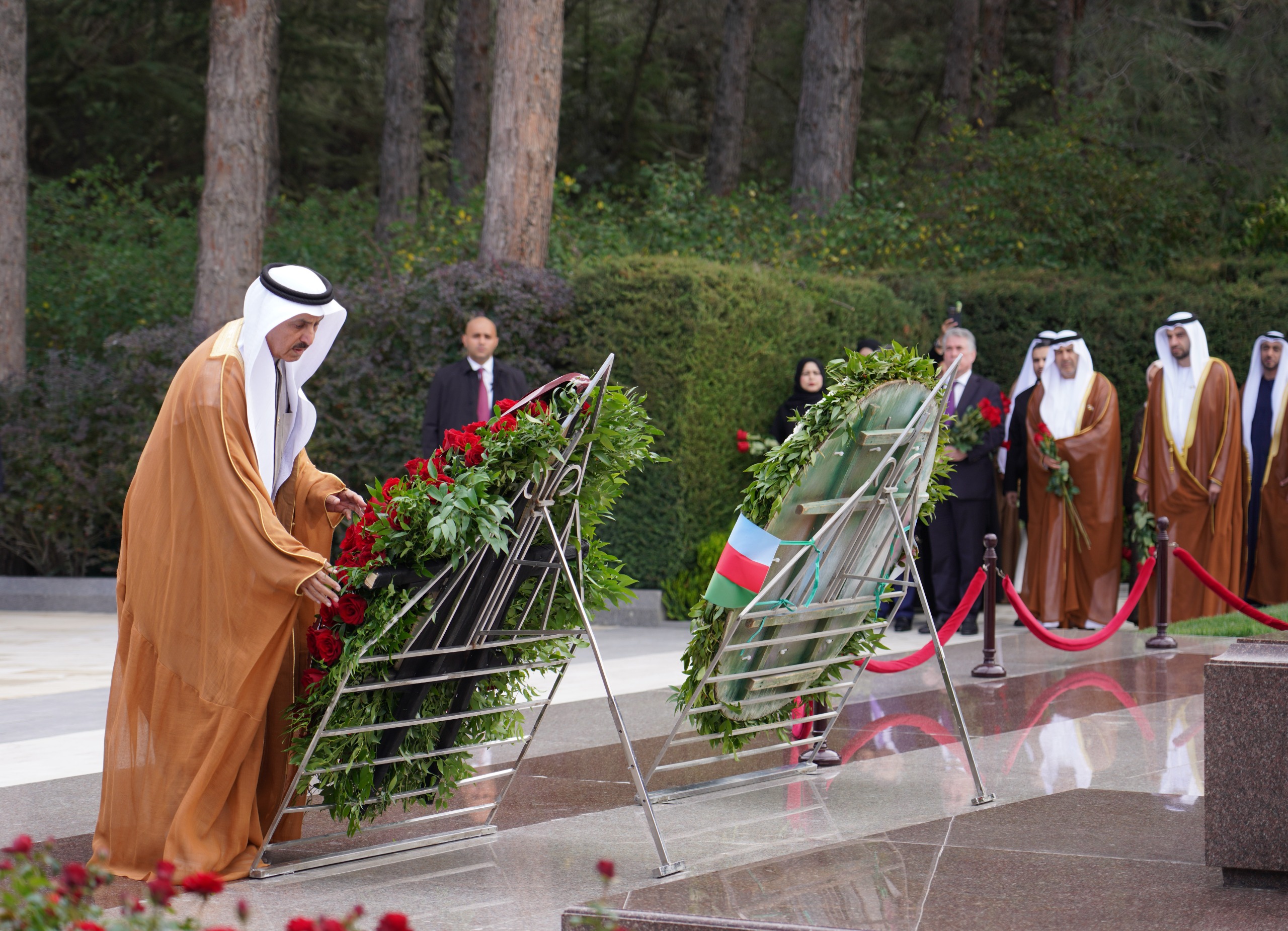 Birləşmiş Ərəb Əmirlikləri Federal Milli Şurasının sədri  Fəxri xiyabanı və Şəhidlər xiyabanını ziyarət edib