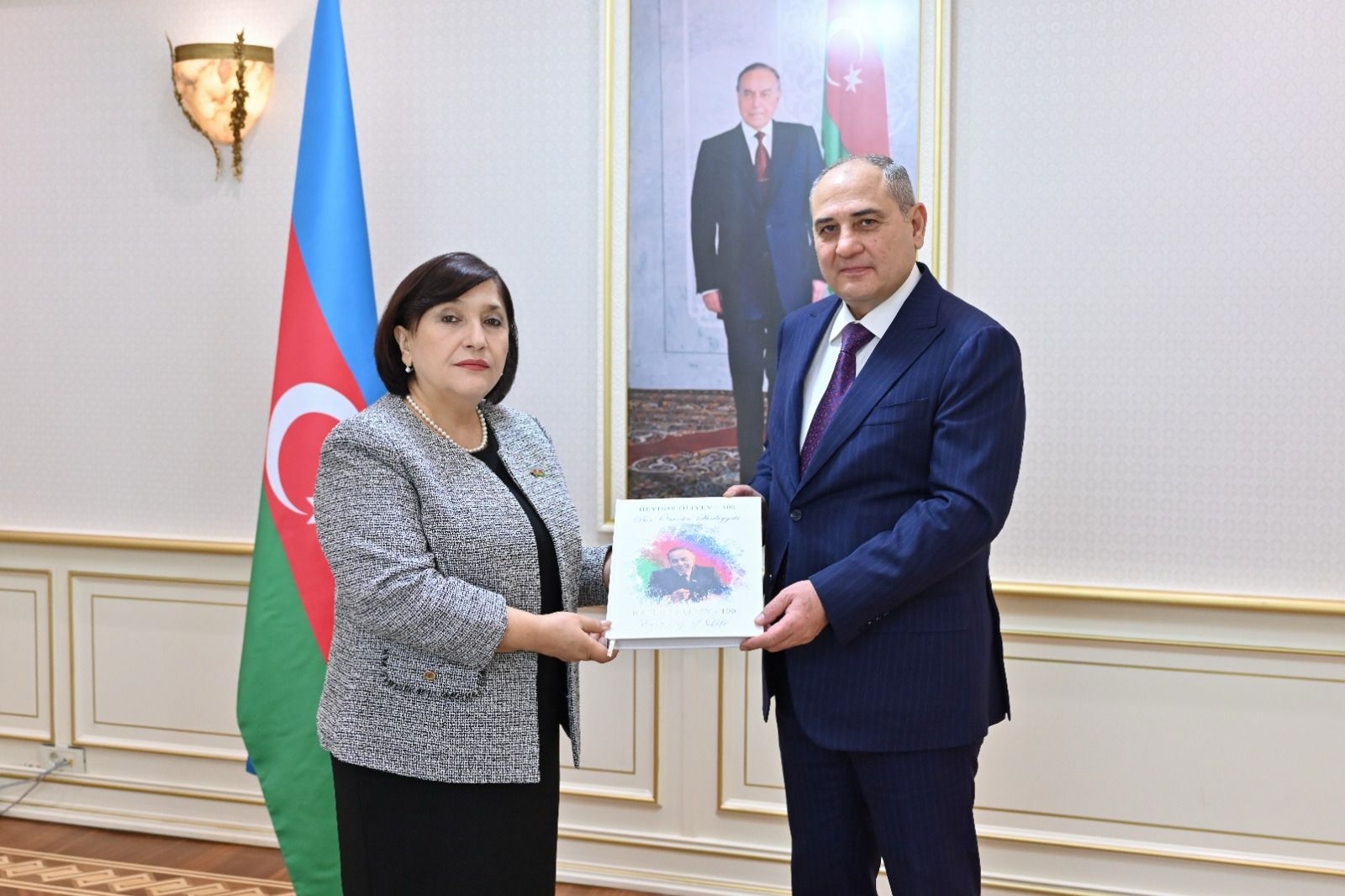 Milli Məclisin sədri Sahibə Qafarova Türkiyə Respublikasının Ədalət və İnkişaf Partiyasının sədr müavininin başçılıq etdiyi nümayəndə heyəti ilə görüşüb Milli Məclisin sədri Sahibə Qafarova Türkiyə Respublikasının Ədalət və İnkişaf Partiyasının sədr müavininin başçılıq etdiyi nümayəndə heyəti ilə görüşüb