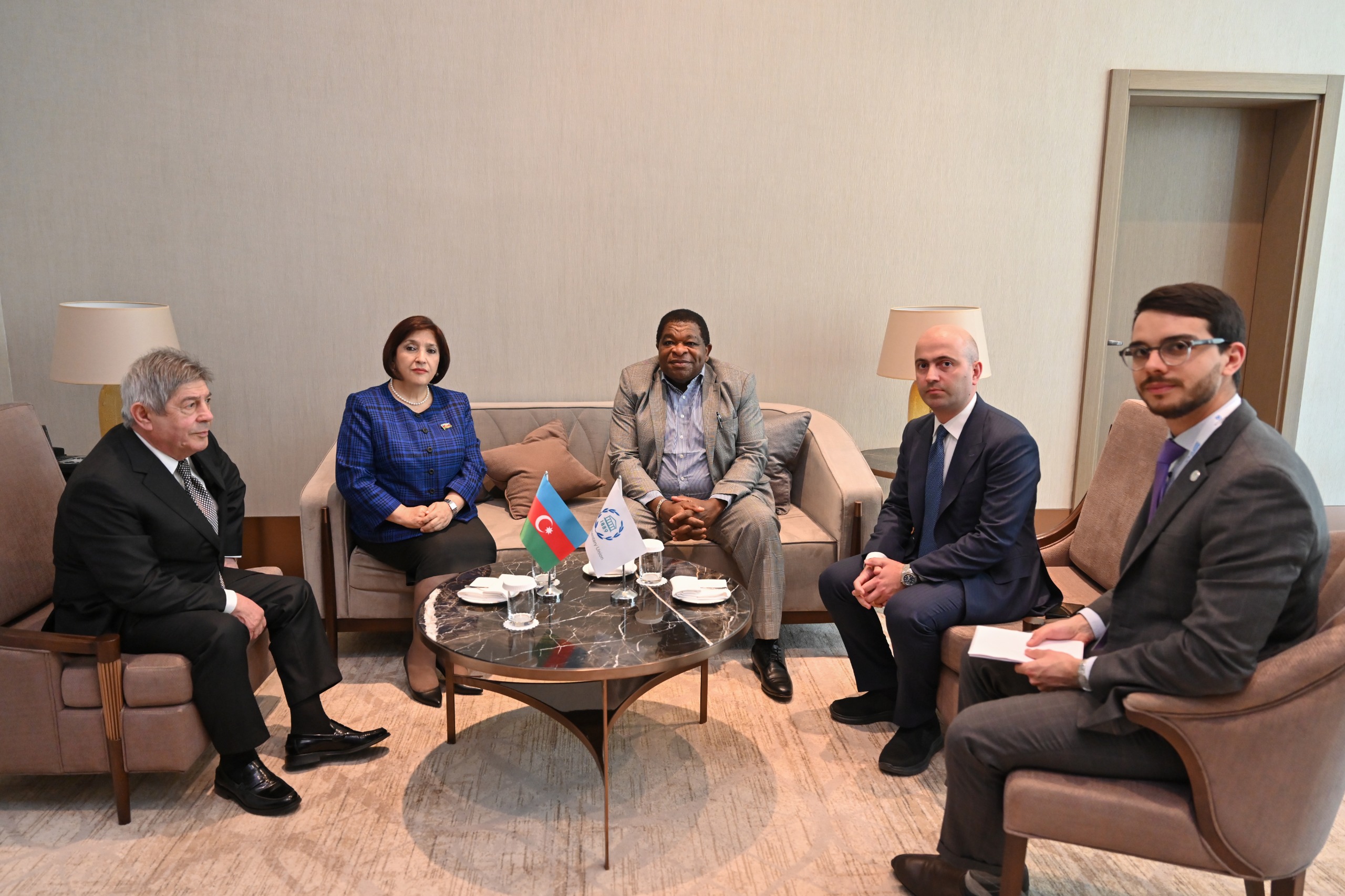 Milli Məclisin sədri Sahibə Qafarova Parlamentlərarası İttifaqın Baş katibi Martin Çunqonq ilə görüşüb Milli Məclisin sədri Sahibə Qafarova Parlamentlərarası İttifaqın Baş katibi Martin Çunqonq ilə görüşüb