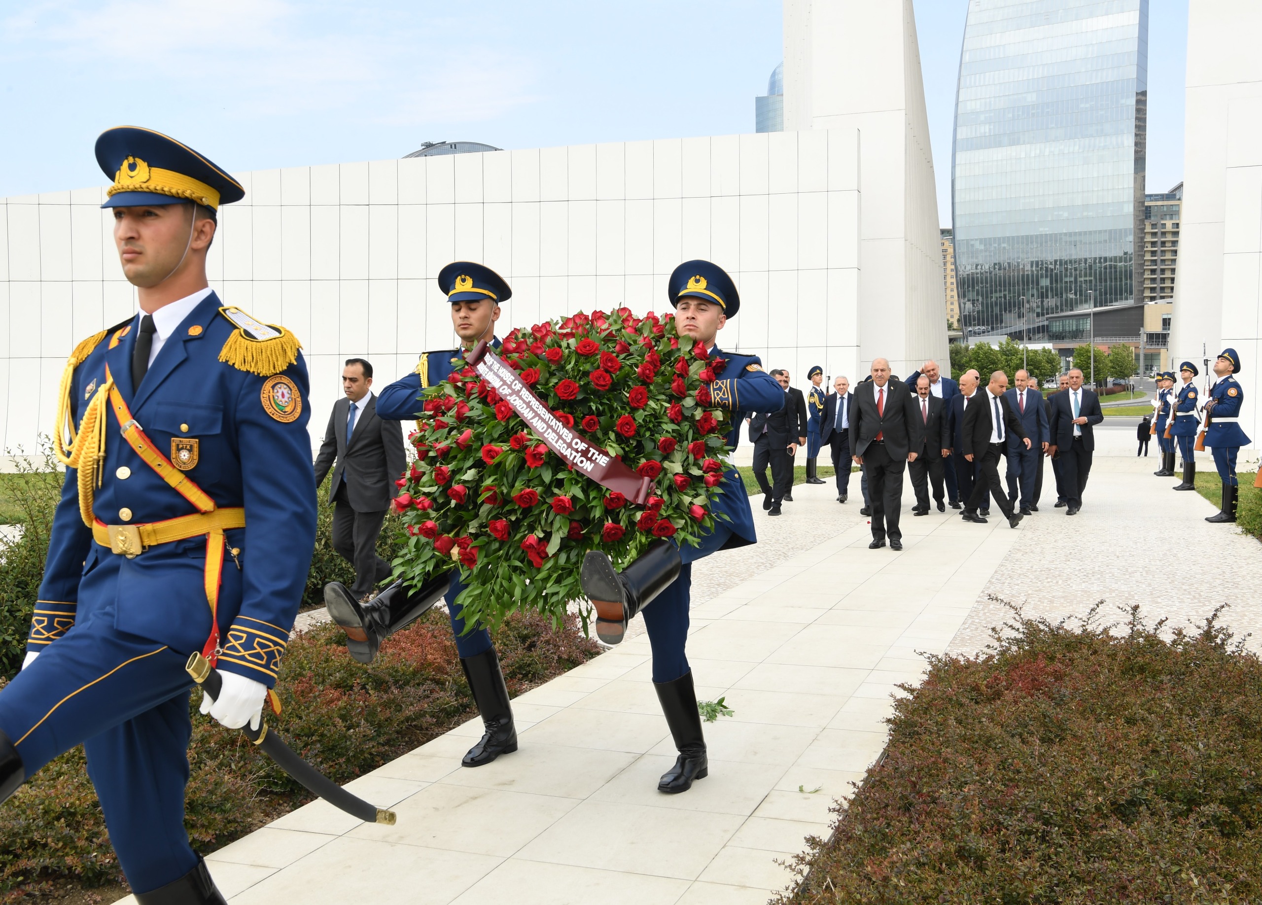 İordaniya Haşimilər Krallığı Nümayəndələr Palatasının spikeri Fəxri xiyabanı və Zəfər parkını ziyarət edib İordaniya Haşimilər Krallığı Nümayəndələr Palatasının spikeri Fəxri xiyabanı və Zəfər parkını ziyarət edib