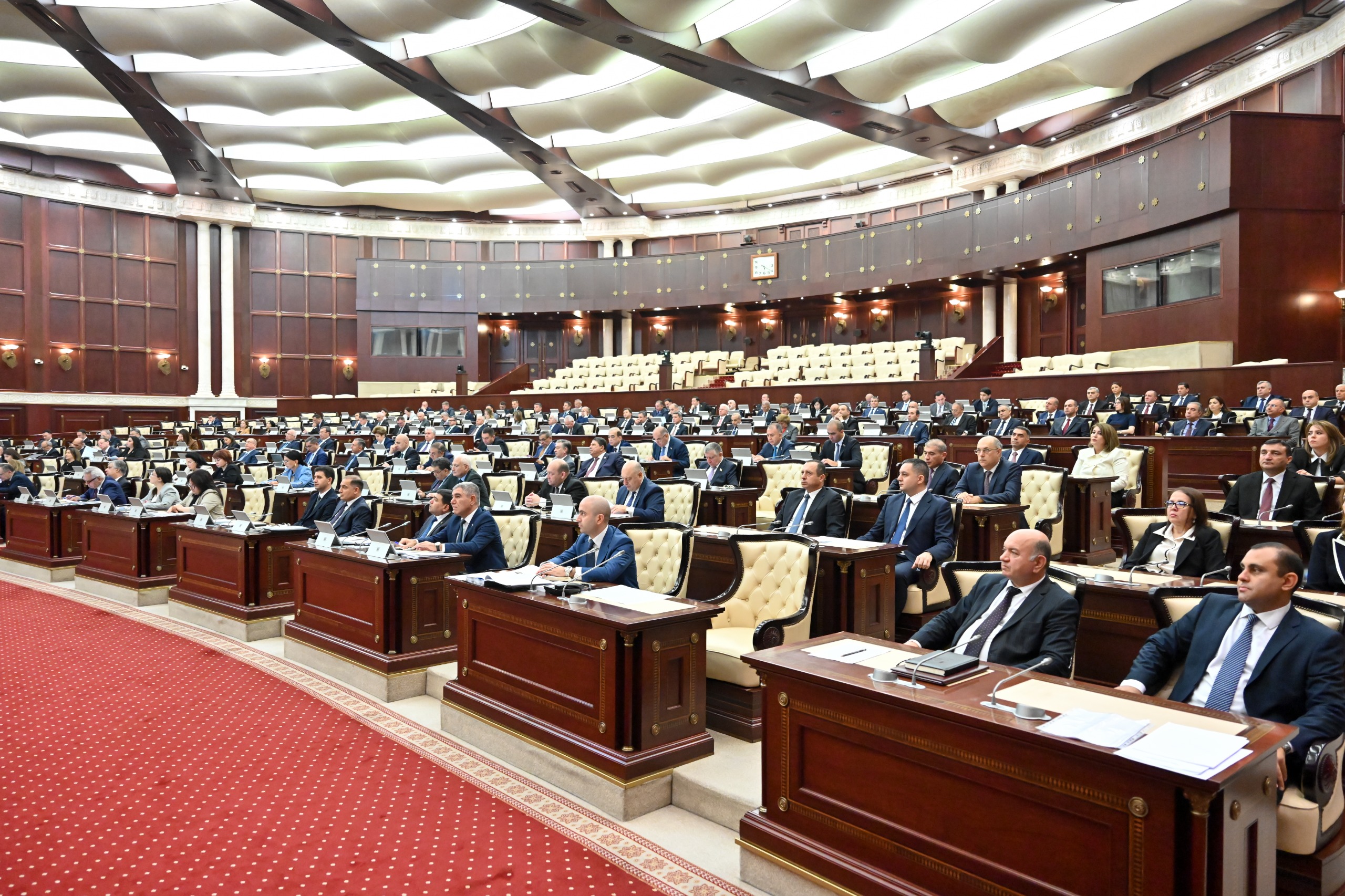 Milli Məclisin plenar iclasında Milli Məclisin plenar iclasında