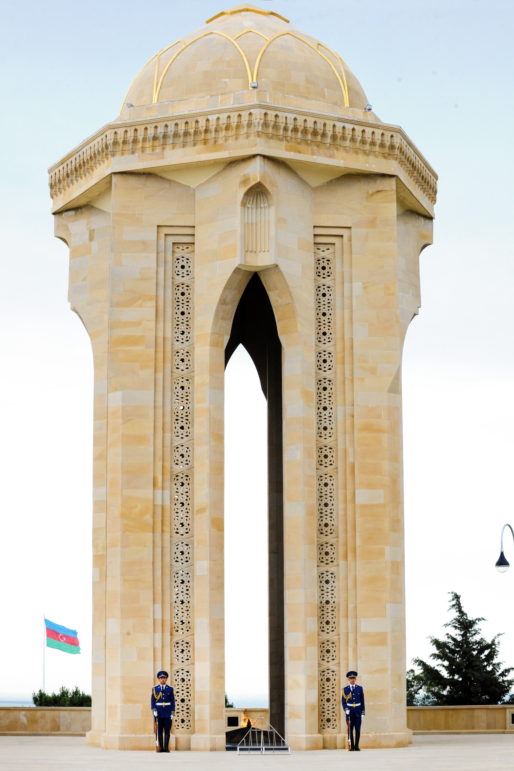 Rusiya Federasiyası Federal Məclisi Federasiya Şurasının nümayəndə heyəti Fəxri xiyabanı və Şəhidlər xiyabanını ziyarət ediblər Rusiya Federasiyası Federal Məclisi Federasiya Şurasının nümayəndə heyəti Fəxri xiyabanı və Şəhidlər xiyabanını ziyarət ediblər