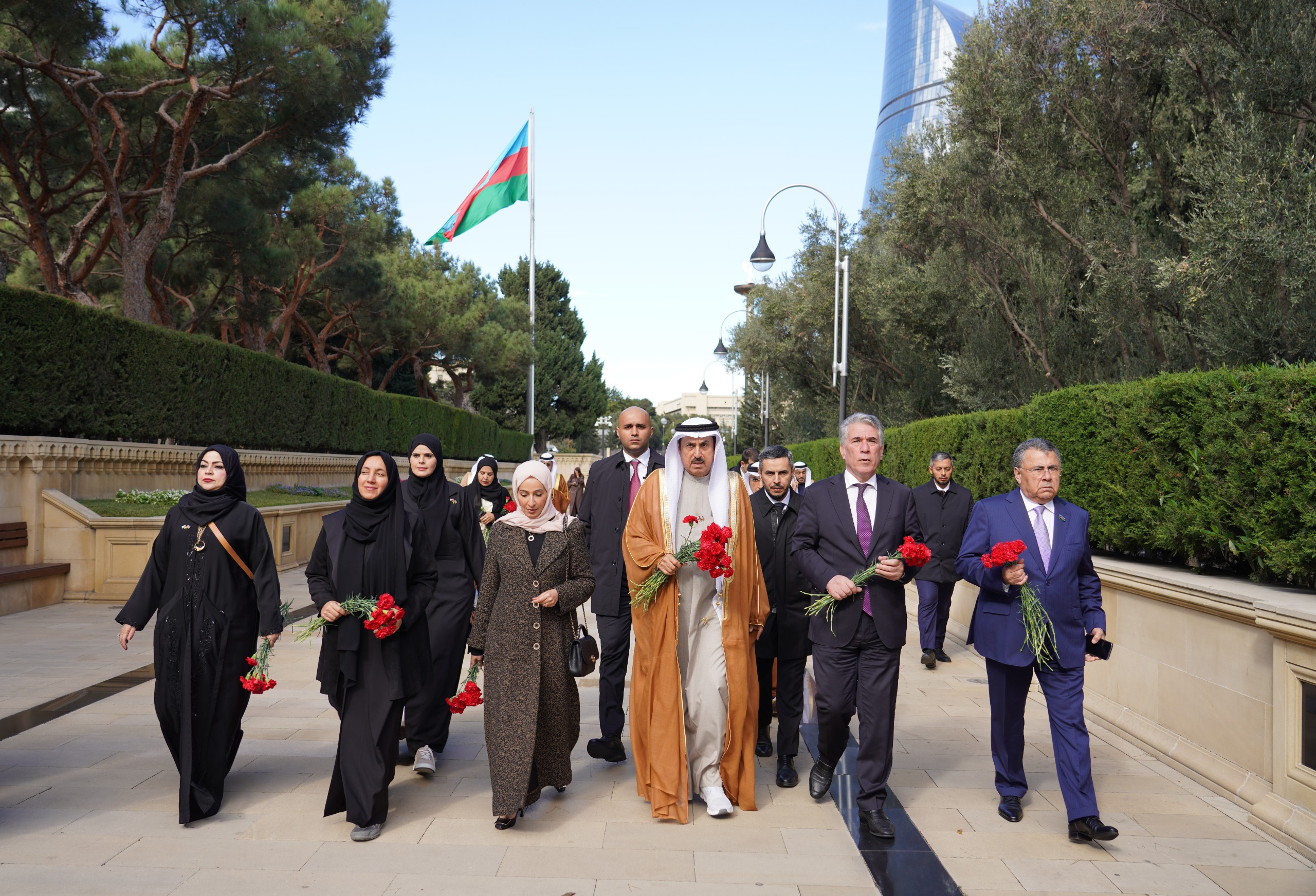 Birləşmiş Ərəb Əmirlikləri Federal Milli Şurasının sədri  Fəxri xiyabanı və Şəhidlər xiyabanını ziyarət edib