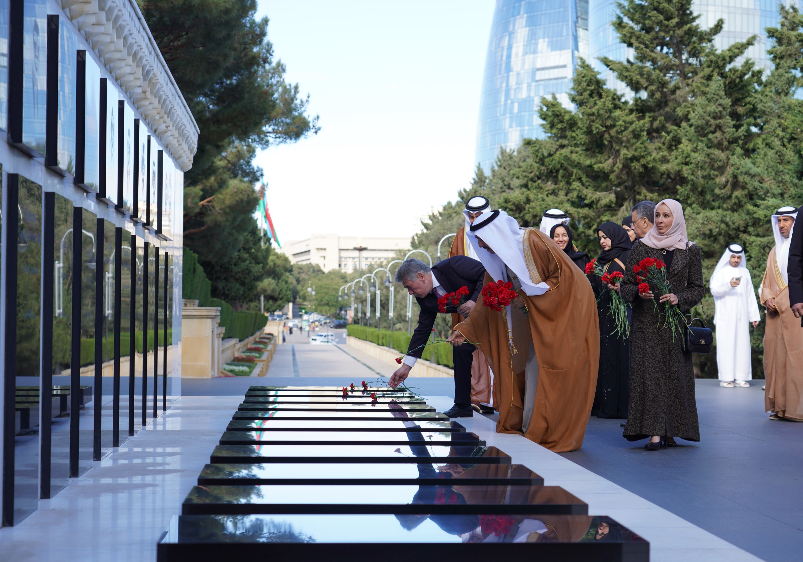 Birləşmiş Ərəb Əmirlikləri Federal Milli Şurasının sədri  Fəxri xiyabanı və Şəhidlər xiyabanını ziyarət edib