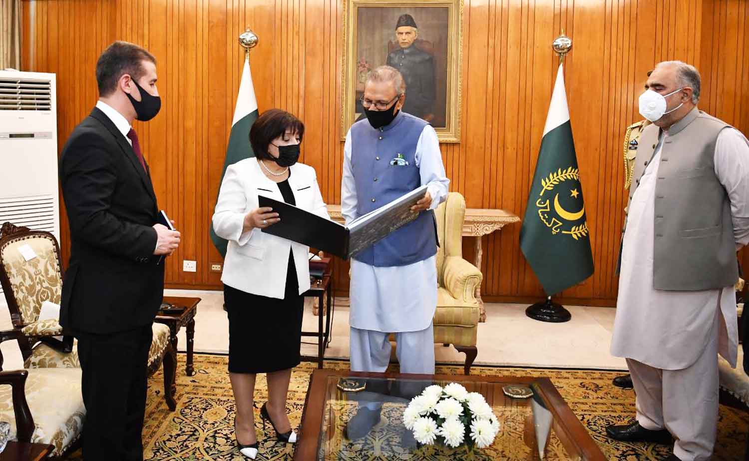 Milli Məclisin Sədri Sahibə Qafarova Pakistan Prezidenti Arif Alvi ilə görüşüb